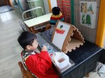 幼兒園110年2月活動照片:聖誕帽水彩畫
