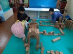 幼兒園110年3月活動照片:積木蓋火車站