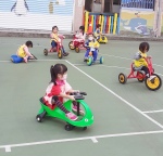 幼兒園11月活動照片:1117體能活動-戶外騎車趣12