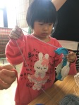 幼兒園11月活動照片:做毛線球