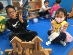 幼兒園11月活動照片:動手蓋城堡