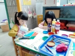 幼兒園11月活動照片:水彩創意畫