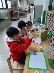 幼兒園12月活動照片:粘土創作