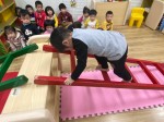 幼兒園12月活動照片:體能障礙遊戲